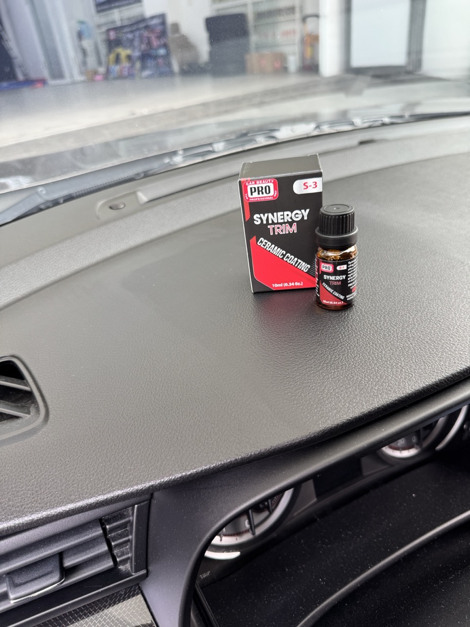 Ceramic-nhua-oto-Synergy-Trim-Coating-PRO-USA-2